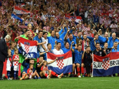 Tinh thần Croatia, cái cúi đầu của người Anh và những khoảnh khắc bóng đá