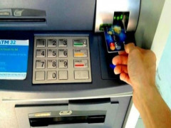 Cục Cạnh tranh nói gì về việc 4 “ông lớn” ngân hàng tăng phí ATM?