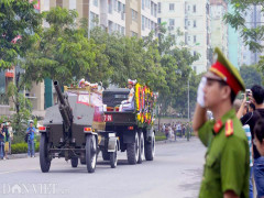 Qua nhiều phố, xe tang đưa linh cữu Chủ tịch nước ghé nhà riêng
