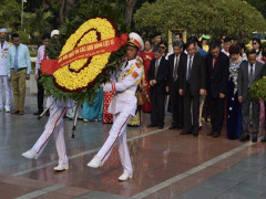 100 doanh nhân tiêu biểu dâng hương tưởng nhớ các Anh hùng Liệt sĩ tại Đài tưởng niệm Bắc Sơn