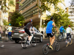 Ford kêu gọi người lái xe ôtô, xe đạp cùng chia sẻ đường phố qua trải nghiệm thực tế ảo