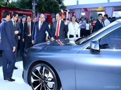 Thủ tướng: Vingroup có thể tạo ra chuỗi giá trị ô tô, xe máy điện mang thương hiệu Việt Nam