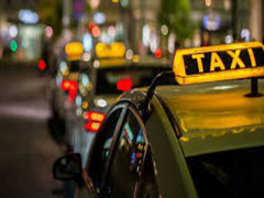 Taxi Hà Nội dự kiến chỉ còn ba màu xanh, ghi và bạc trắng