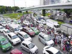 TP. Hồ Chí Minh: cương quyết chấm dứt việc mô tô, xe máy lưu thông  vào làn đường dành cho ô tô