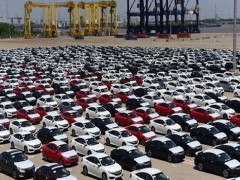 Lượng ô tô nhập khẩu tiếp tục tăng cao kỷ lục