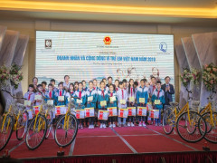 Hàng chục tỷ  đồng gây quỹ vì trẻ em Việt Nam tại Lễ dâng hương đền Hùng