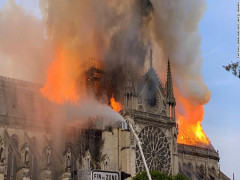 Nhà thờ Đức Bà, Paris (Notre-Dame de Paris) cháy lớn