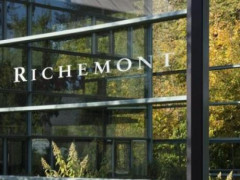 Doanh thu của Richemont tăng mạnh nhờ hợp nhất các nhà bán lẻ trực tuyến