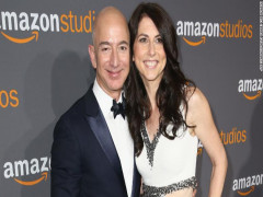 Vợ cũ Jeff Bezos dành một nửa tài sản 37 tỷ USD làm từ thiện