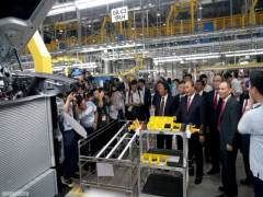 Thủ tướng dự lễ khánh thành nhà máy ô tô VinFast