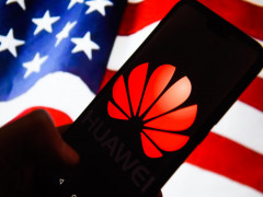 Mỹ bất ngờ 'bật đèn xanh' bán hàng cho Huawei
