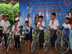 Tân Hiệp Phát trao tặng 50 chiếc xe đạp cho học sinh nghèo tại vùng biên giới tỉnh Gia Lai