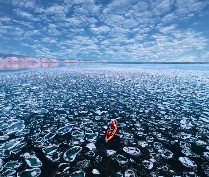 Vẻ đẹp siêu thực của hồ rộng nhất thế giới