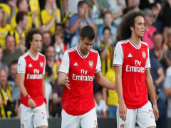 Souness: 'Arsenal như đội bán chuyên'