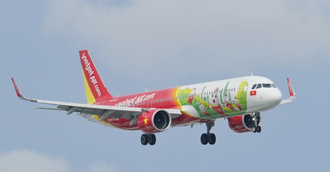 Vietjet dẫn đầu thị phần hàng không nội địa 6 tháng, doanh thu quốc tế tăng 51%