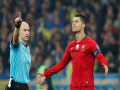 Ronaldo ghi bàn thứ 700, Bồ Đào Nha vẫn thua ở VL Euro 2020