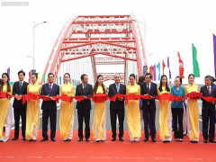 Thủ tướng cắt băng khánh thành cầu, dự lễ tổng kết 10 năm thực hiện xây dựng NTM tại Hải Phòng