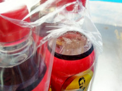 Khách hàng phát hoảng vì chai nước mang nhãn hiệu Dr Thanh của Tân Hiệp Phát có dị vật