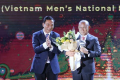 HLV Park Hang Seo và Quang Hải thắng lớn tại AFF Award