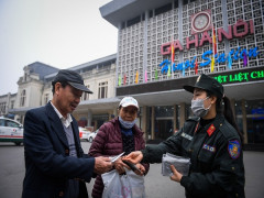 Thành ủy Hà Nội đề nghị phát miễn phí khẩu trang, công cụ phòng chống dịch cho người trên 60 tuổi