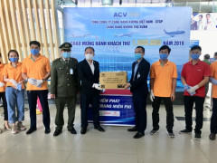 Tập đoàn Aikya Pharma tặng khẩu trang tại Cảng hàng không Thọ Xuân