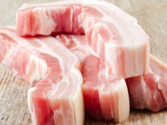 Thịt lợn hơi giảm giá, người tiêu dùng vẫn phải mua giá cao