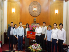 BHXH Việt Nam trao 2 tỷ đồng ủng hộ phòng chống dịch Covid-19