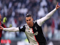 Forbes: Cristiano Ronaldo là cầu thủ đầu tiên kiếm được 1 tỷ USD