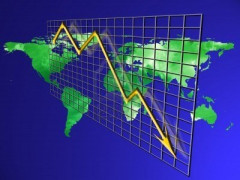 IMF cắt giảm dự báo tăng trưởng toàn cầu, cảnh báo nợ công tăng cao