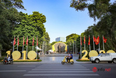 Đường phố rực rỡ cờ hoa dịp 1010 năm Thăng Long - Hà Nội
