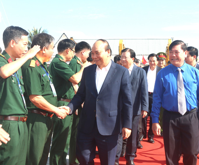 Thủ tướng Chính phủ Nguyễn Xuân Phúc cùng các Phó Thủ tướng đến dự lễ khởi công (Ảnh: nld.com.vn)