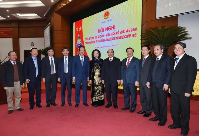 Thủ tướng Nguyễn Xuân Phúc đến dự Hội nghị triển khai nhiệm vụ năm 2021 ngành tài chính. Ảnh: VGP/Quang Hiếu