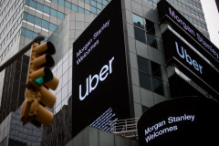 Softbank bán ra 2 tỷ USD giá trị cổ phiếu của “gã khổng lồ” gọi xe Uber