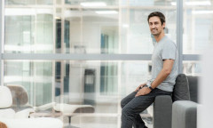 Guillaume Pousaz từ một vận động viên lướt sóng trở thành người gây dựng startup tỷ đô