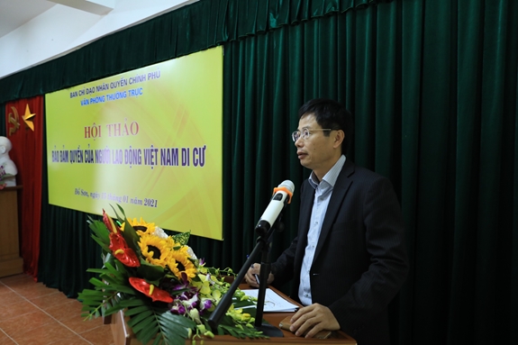 Ông Nguyễn Gia Liêm, Phó cục trưởng Cục Quản lý Lao động ngoài nước (Bộ Lao động, Thương binh và Xã hội) phát biểu tại hội thảo.