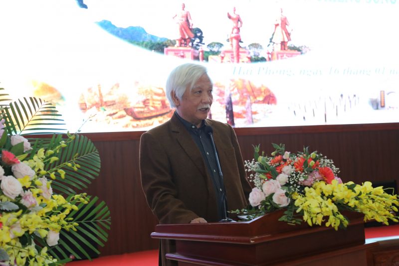 Nhà sử học Dương Trung Quốc phát biểu tại buổi hội thảo