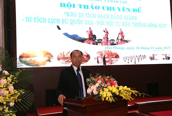 Tiến sĩ Lê Quốc Tiến GĐ Sở Giáo dục Hải Phòng phát biểu tại buổi lễ