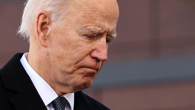 Ông Biden tỏ ra xúc động khi từ biệt người dân ở bang quê nhà Delaware để tới Washington. Ảnh: Politico.