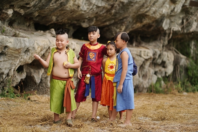 Những đứa trẻ làng Phan Thị từ trang sách tuổi thơ bước lên màn ảnh rộng trong Trạng Tí phiêu lưu ký.