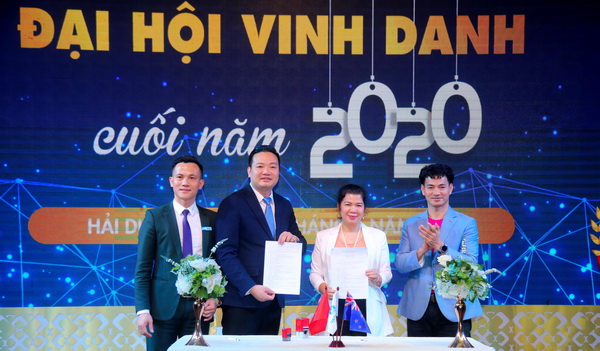 Ông Nguyễn Tất Tùng – CT HĐTV Natrumax và Bà Lê Tuyết Mai – PGĐ Quỹ Bảo trợ trẻ em Việt Nam cùng ký Hợp đồng tài trợ cho trẻ em có hoàn cảnh khó khăn giai đoạn 2021 – 2025.