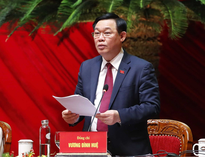 Ông Vương Đình Huệ - Ủy viên Bộ Chính trị, Bí thư Thành ủy Hà Nội - thay mặt Đoàn Chủ tịch điều hành phiên họp