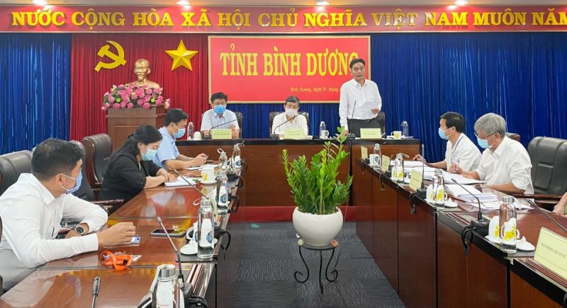Ông Nguyễn Lộc Hà, Phó Chủ tịch Ủy ban nhân tỉnh Bình Dương phát biểu tại cuộc họp - ảnh báo Bình Dương