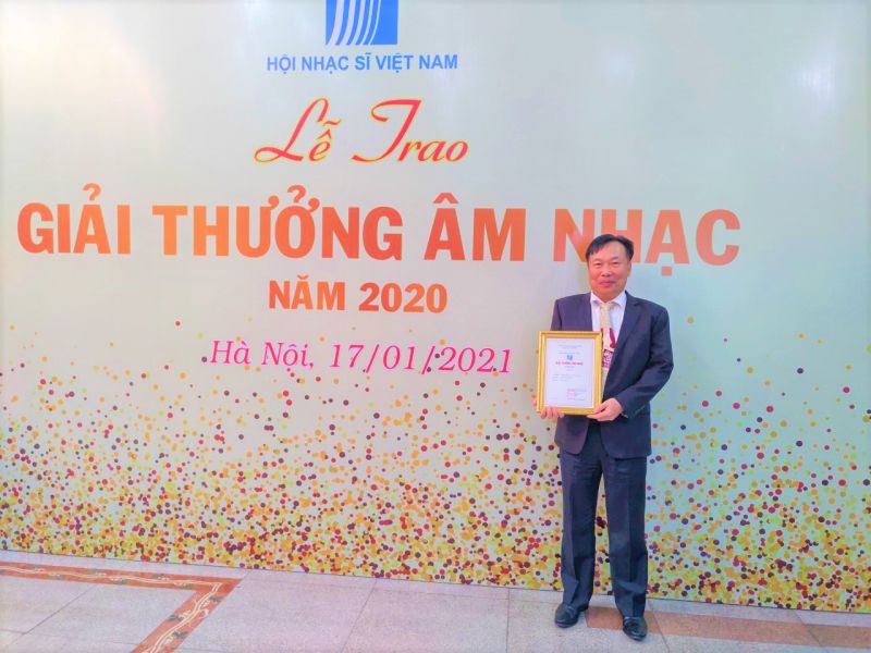 Tối 17/1, bài hát “Cùng bước tới vinh quang” của DN Lê Tý Minh
đã đạt giải Nhì những bài hát hay nhất năm 2020 của Hội nhạc sĩ Việt Nam