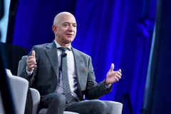 Tỷ phú Jeff Bezos thông báo từ chức CEO Amazon