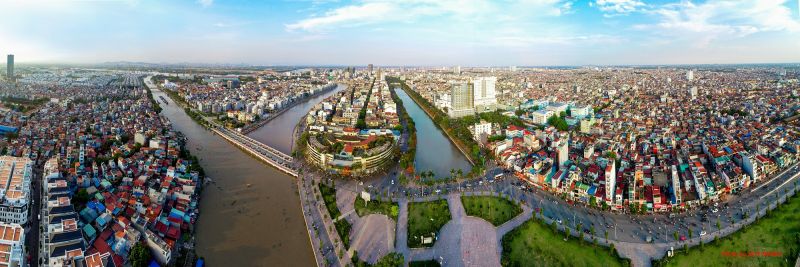 Cầu Hoàng Văn Thụ đẹp hiện đại nối
trung tâm thành phố về phía Bắc
với trung tâm hành chính, với di tích
Quốc gia Bạch Đằng Giang với “thành
phố” Thủy Nguyên tương lai xinh đẹp
