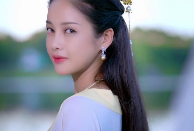 Phim Kiều là một điểm sáng trong lãnh vực phim ảnh Việt Nam năm nay với một thế giới kiếm hiệp đầy màu sắc và giả tưởng đặc sắc. Hãy tưởng tượng một cô gái trẻ tài năng với những cuộc phiêu lưu đầy kịch tính trong hành trình tìm kiếm bản tính thật sự của mình - đó chính là Kiều.