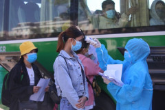 Người dân trở lại Hà Nội và TP HCM sau Tết cần khai báo y tế như thế nào?