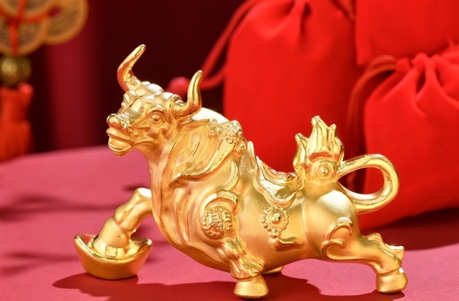 Bảo Tín Minh Châu tung ra sản phẩm cao cấp tượng trâu vàng 24k loại một lượng có giá 66 đến 67 triệu đồng. Bên cạnh đó, mẫu nhỏ hơn một nửa có giá khoảng 36 triệu đồng.