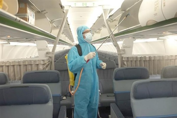 Vietnam Airlines triển khai siết chặt các biện pháp phòng chống dịch, phun khử trùng các chuyến bay
