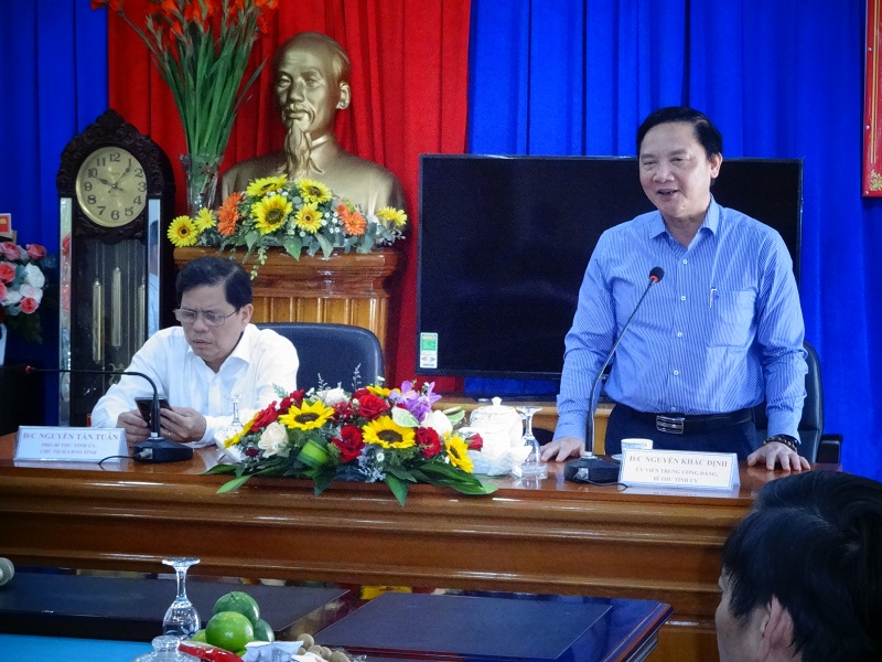 Ông Nguyễn Khắc Định, phát biểu tại buổi gặp mặt.
